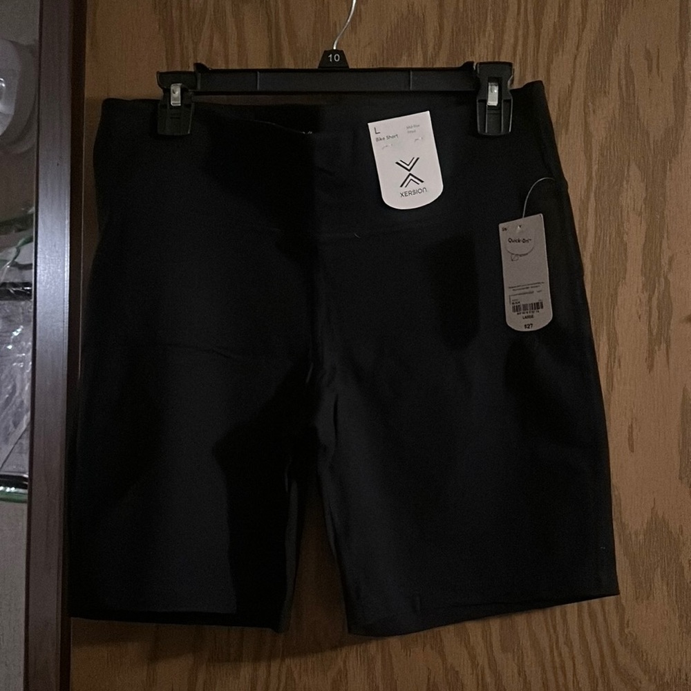 XERSION MID-RISE FITTED BIKE SHORT: BLACK: NWT: SZ L